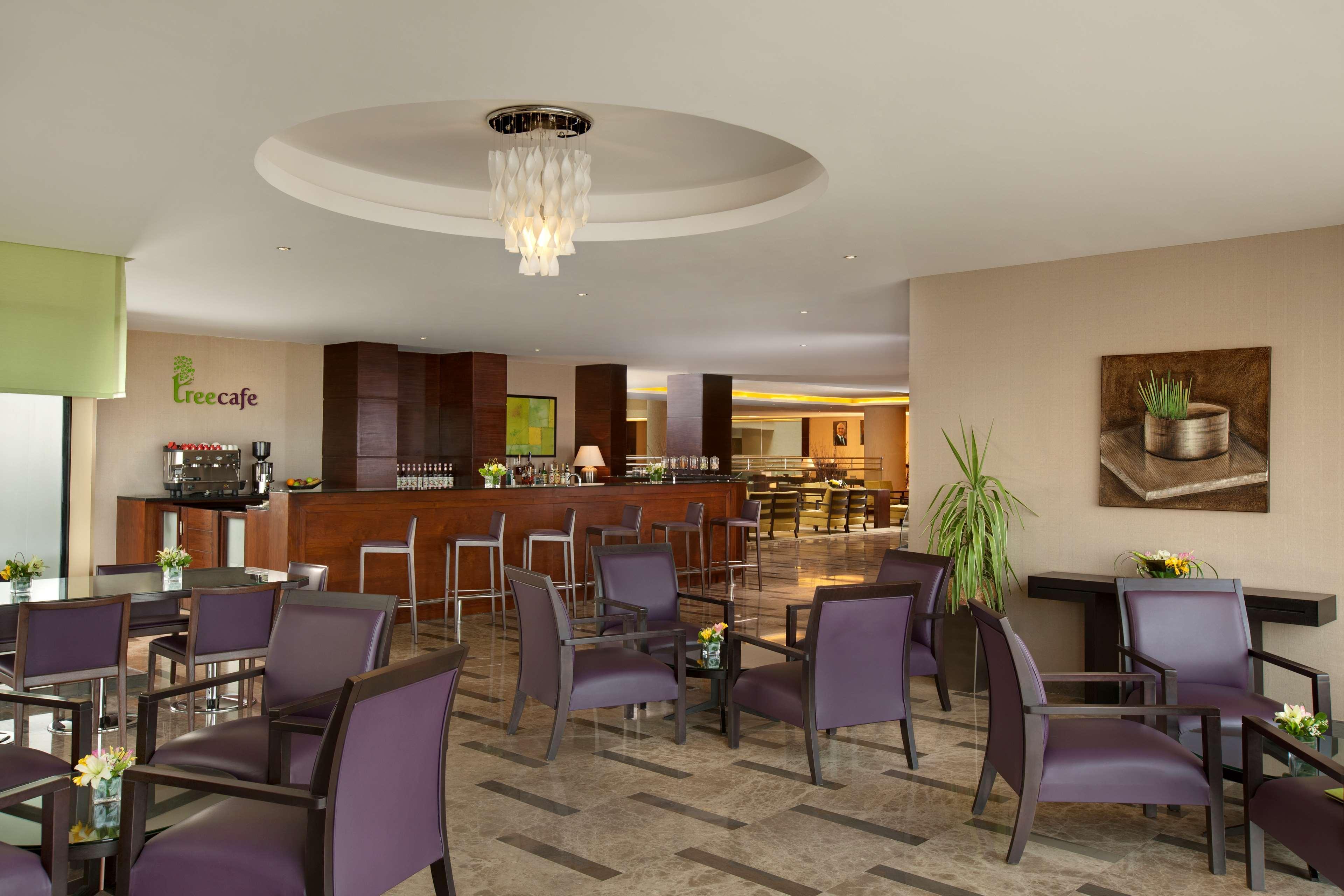 Doubletree By Hilton Hotel Акаба Экстерьер фото The lounge at the airport