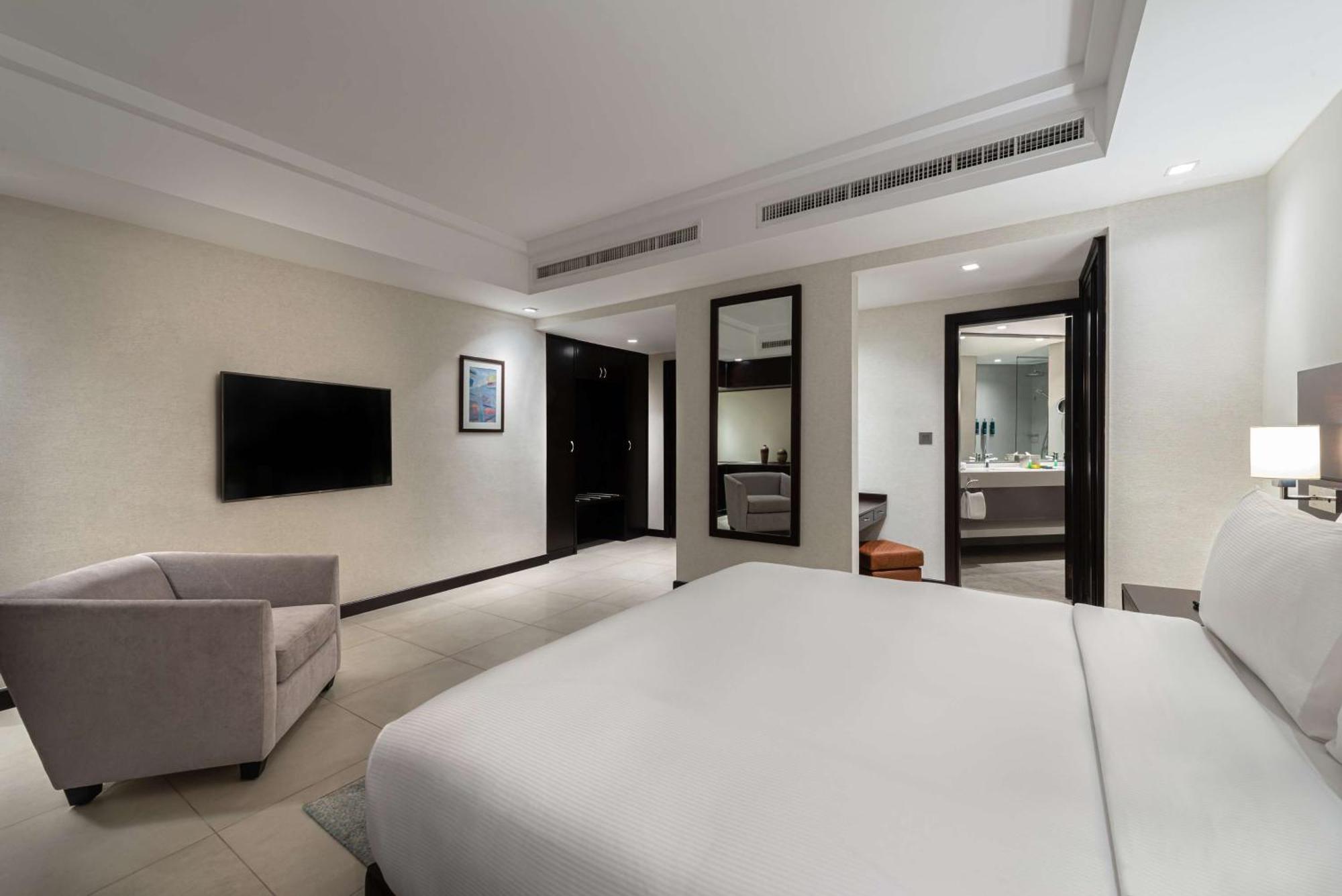 Doubletree By Hilton Hotel Акаба Экстерьер фото Deluxe Room
