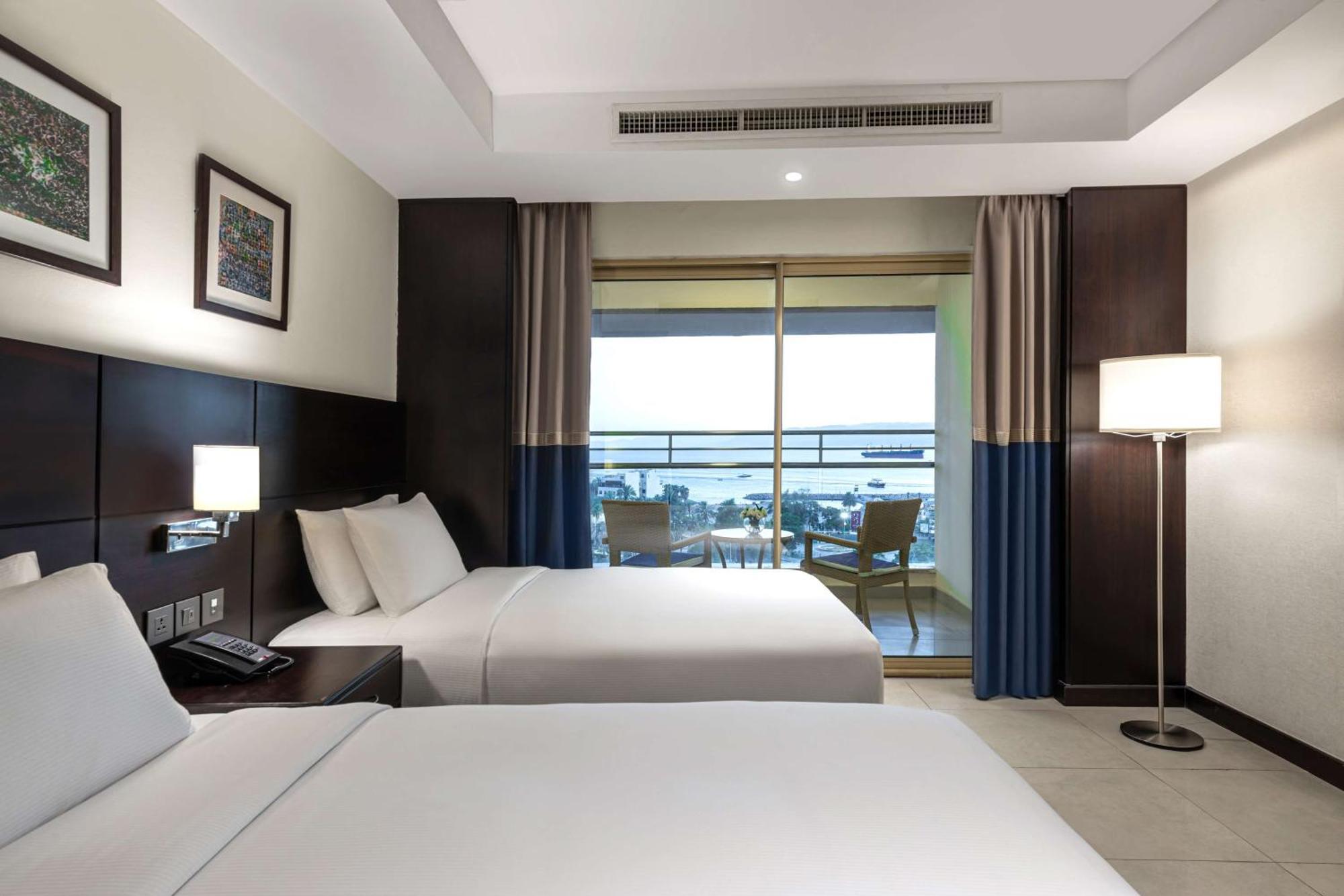 Doubletree By Hilton Hotel Акаба Экстерьер фото Deluxe Room