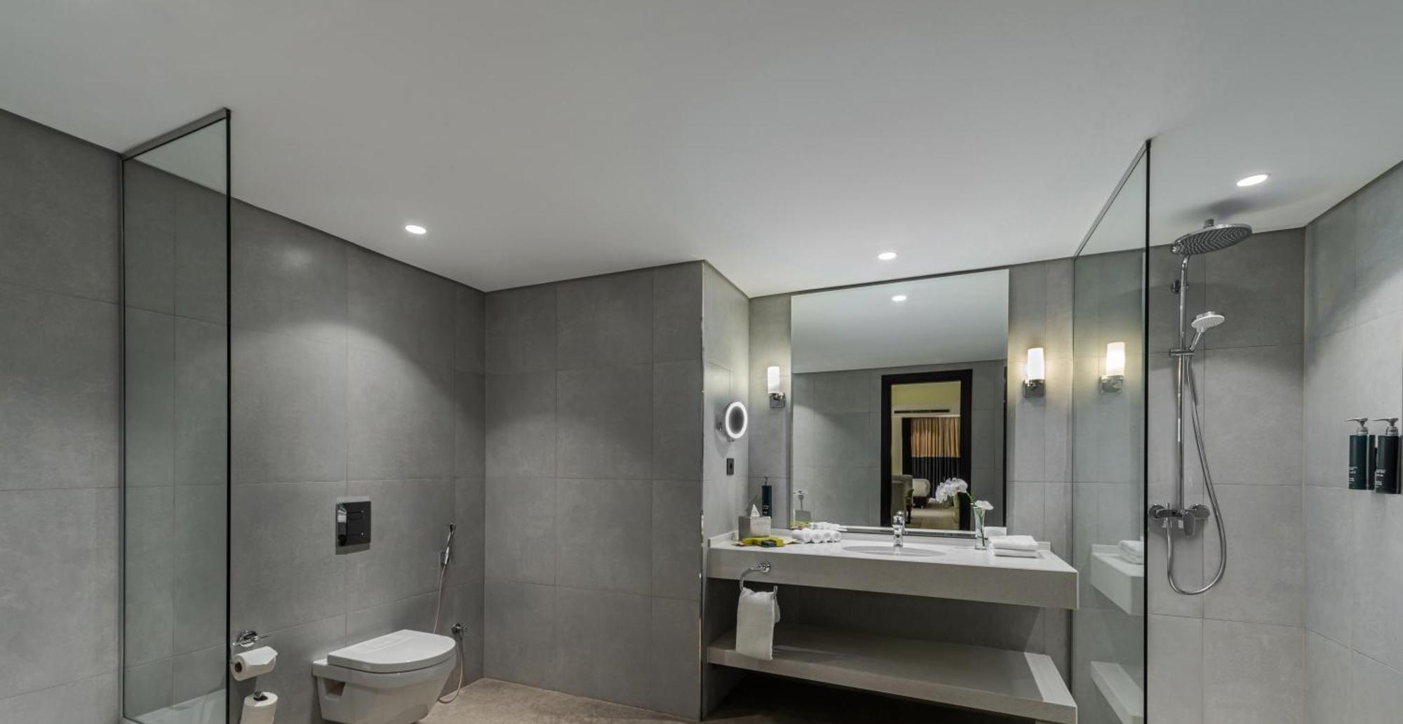Doubletree By Hilton Hotel Акаба Экстерьер фото Bathroom